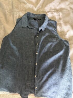 Tommy Hilfiger Chambray Sleeveless Button-Down Shirt - Light Blue